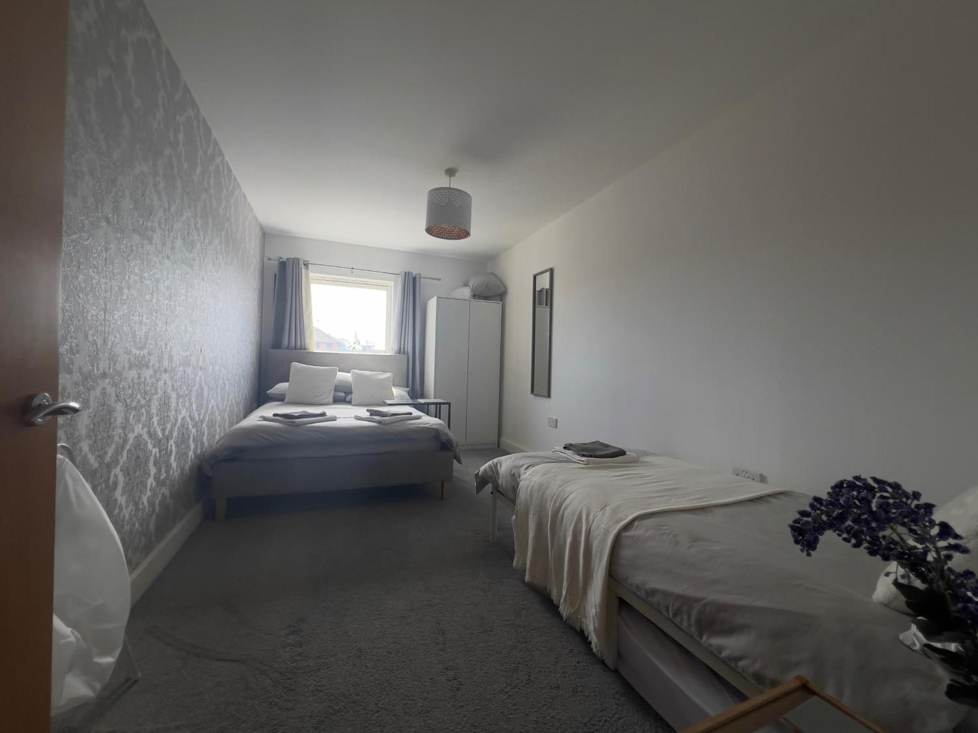 Apartment 2 Bedroom Near Ocean Village Marina Port Southampton